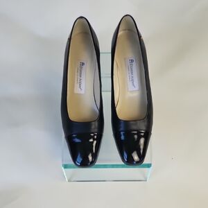 Etienne Aigner 8 SIENA Black Patent Leather Heel Cap Toe 90s Vintage Square Heel